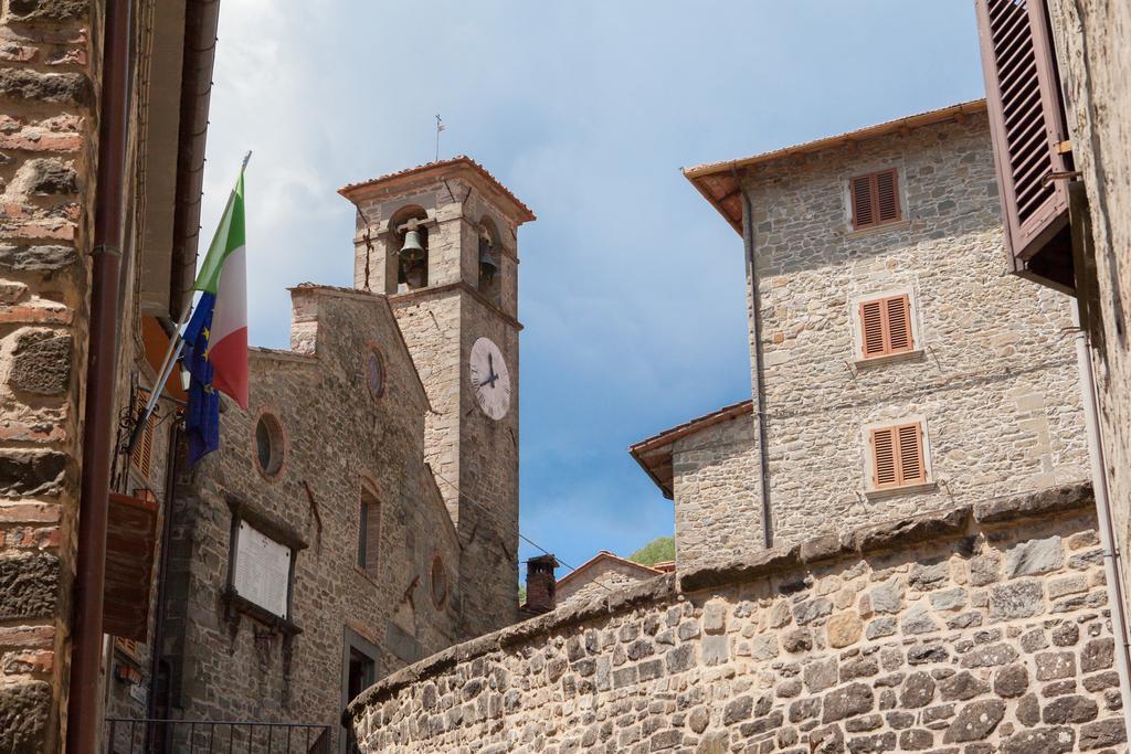 Il Borgo Dei Corsi - Charming Holiday Apartments Ortignano Raggiolo Bagian luar foto