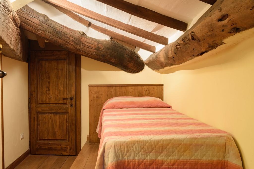 Il Borgo Dei Corsi - Charming Holiday Apartments Ortignano Raggiolo Bagian luar foto