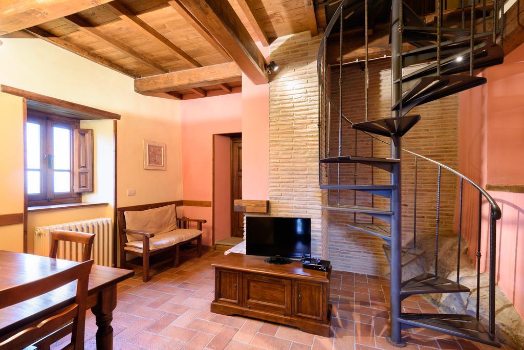 Il Borgo Dei Corsi - Charming Holiday Apartments Ortignano Raggiolo Bagian luar foto