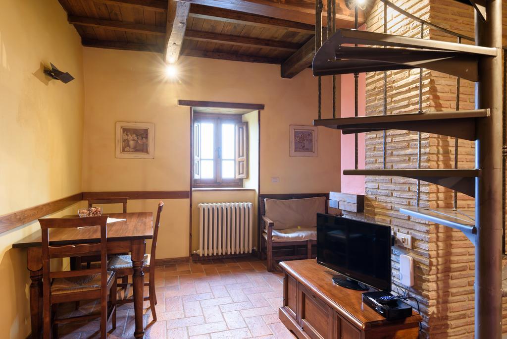 Il Borgo Dei Corsi - Charming Holiday Apartments Ortignano Raggiolo Bagian luar foto