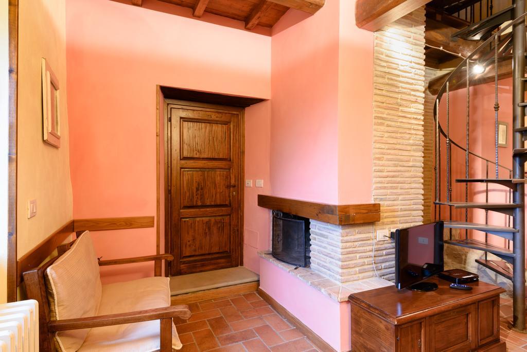 Il Borgo Dei Corsi - Charming Holiday Apartments Ortignano Raggiolo Bagian luar foto