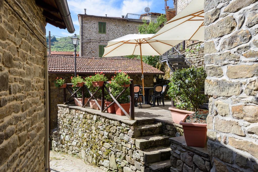 Il Borgo Dei Corsi - Charming Holiday Apartments Ortignano Raggiolo Bagian luar foto