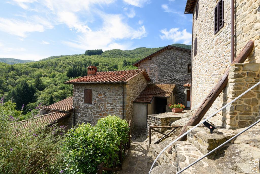 Il Borgo Dei Corsi - Charming Holiday Apartments Ortignano Raggiolo Bagian luar foto